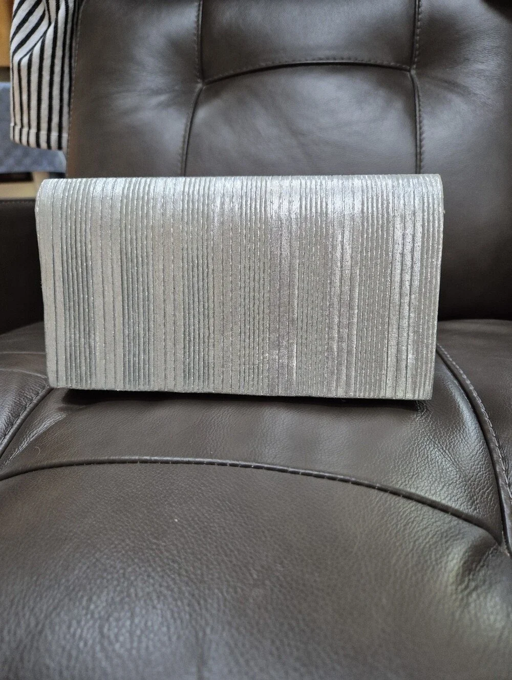 La Regale Silver Pleated Evening Clutch Bag NWOT